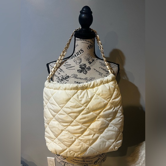 Handbags - Elegant Cream Quilted Women's Bag